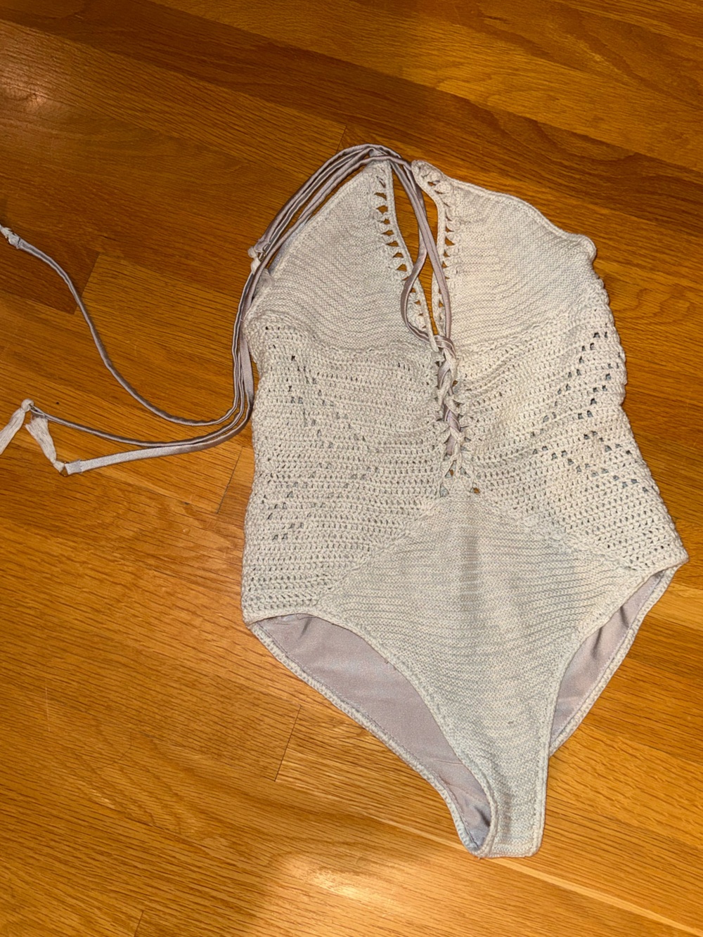 Crochet-Detail grey bathing suit